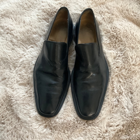 ** Men’s GUCCI Shoes** - Picture 2 of 6